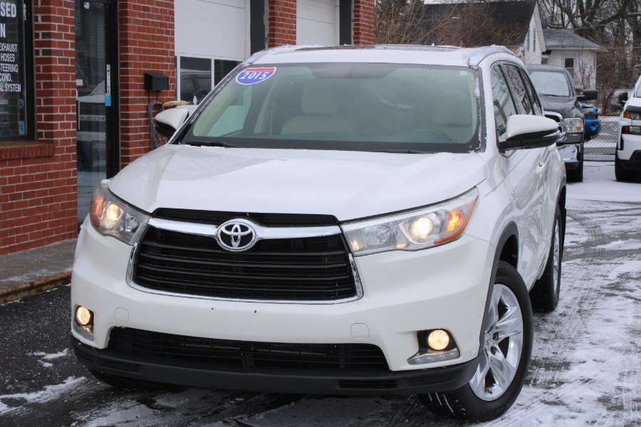 Used Toyota Highlander AWD 4dr V6 Limited (Natl) 2015 | Longmeadow Motor Cars. ENFIELD, Connecticut