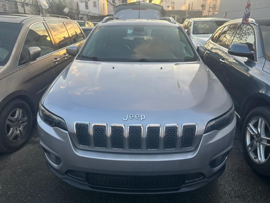Used 2019 Jeep Cherokee in Jersey City, New Jersey | Car Valley Group. Jersey City, New Jersey