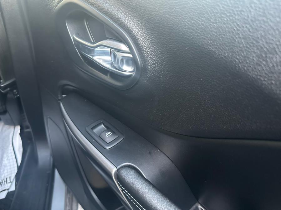 2019 Jeep Cherokee Latitude Plus 4x4, available for sale in Jersey City, New Jersey | Car Valley Group. Jersey City, New Jersey 2019 Jeep Cherokee Latitude Plus 4x4, available for sale in Jersey City, New Jersey | Car Valley Group. Jersey City, New Jersey