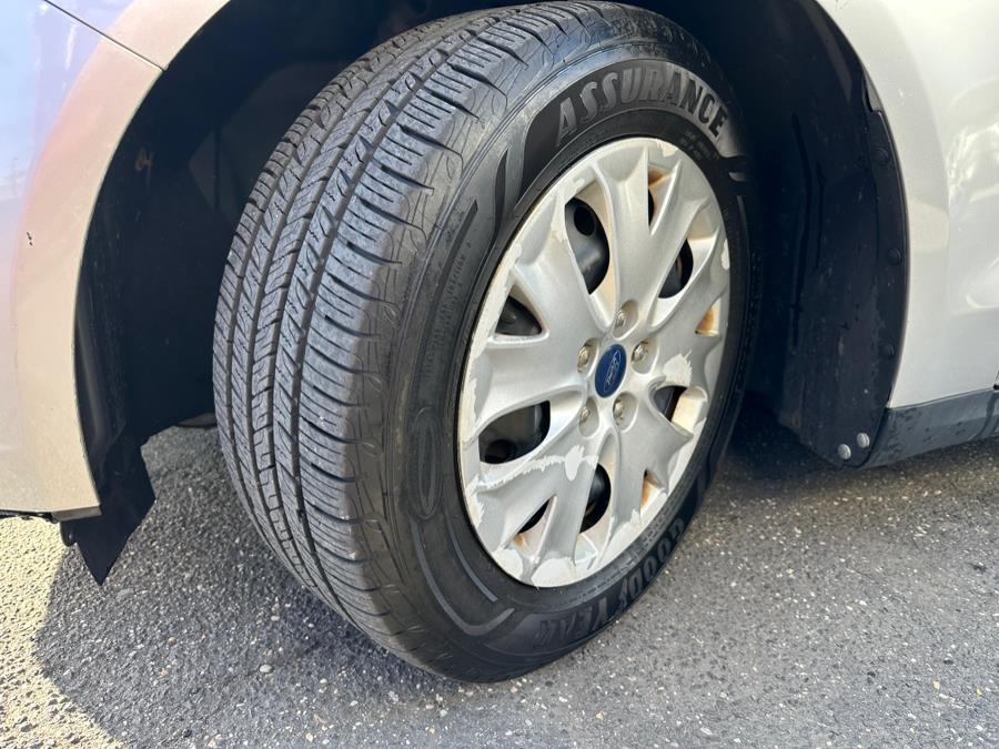 2014 Ford Fusion 4dr Sdn S FWD, available for sale in Copiague, New York | Great Deal Motors. Copiague, New York 2014 Ford Fusion 4dr Sdn S FWD, available for sale in Copiague, New York | Great Deal Motors. Copiague, New York