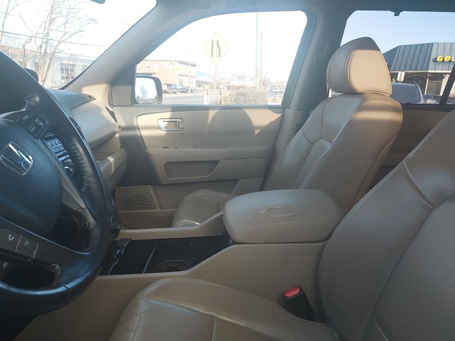 2014 Honda Pilot 4WD 4dr Touring w/RES & Navi, available for sale in West Hartford, Connecticut | Chadrad Motors llc. West Hartford, Connecticut 2014 Honda Pilot 4WD 4dr Touring w/RES & Navi, available for sale in West Hartford, Connecticut | Chadrad Motors llc. West Hartford, Connecticut