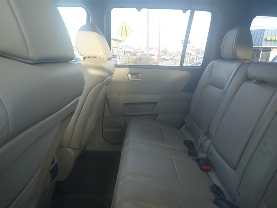 2014 Honda Pilot 4WD 4dr Touring w/RES & Navi, available for sale in West Hartford, Connecticut | Chadrad Motors llc. West Hartford, Connecticut 2014 Honda Pilot 4WD 4dr Touring w/RES & Navi, available for sale in West Hartford, Connecticut | Chadrad Motors llc. West Hartford, Connecticut