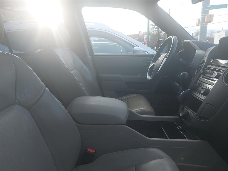 2014 Honda Pilot 4WD 4dr Touring w/RES & Navi, available for sale in West Hartford, Connecticut | Chadrad Motors llc. West Hartford, Connecticut 2014 Honda Pilot 4WD 4dr Touring w/RES & Navi, available for sale in West Hartford, Connecticut | Chadrad Motors llc. West Hartford, Connecticut