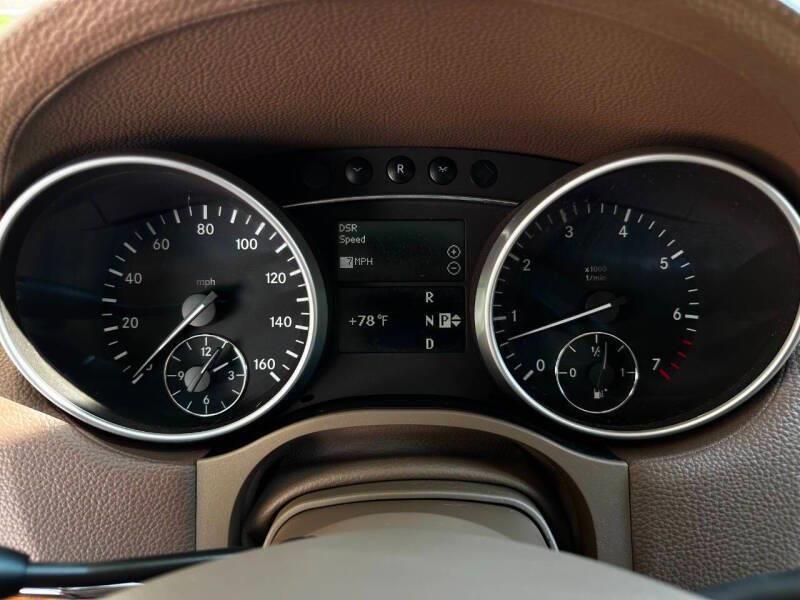 2008 Mercedes-benz Gl-class GL 450 4MATIC AWD 4dr SUV, available for sale in Hempstead, New York | VIP Auto Credit Express. Hempstead, New York 2008 Mercedes-benz Gl-class GL 450 4MATIC AWD 4dr SUV, available for sale in Hempstead, New York | VIP Auto Credit Express. Hempstead, New York