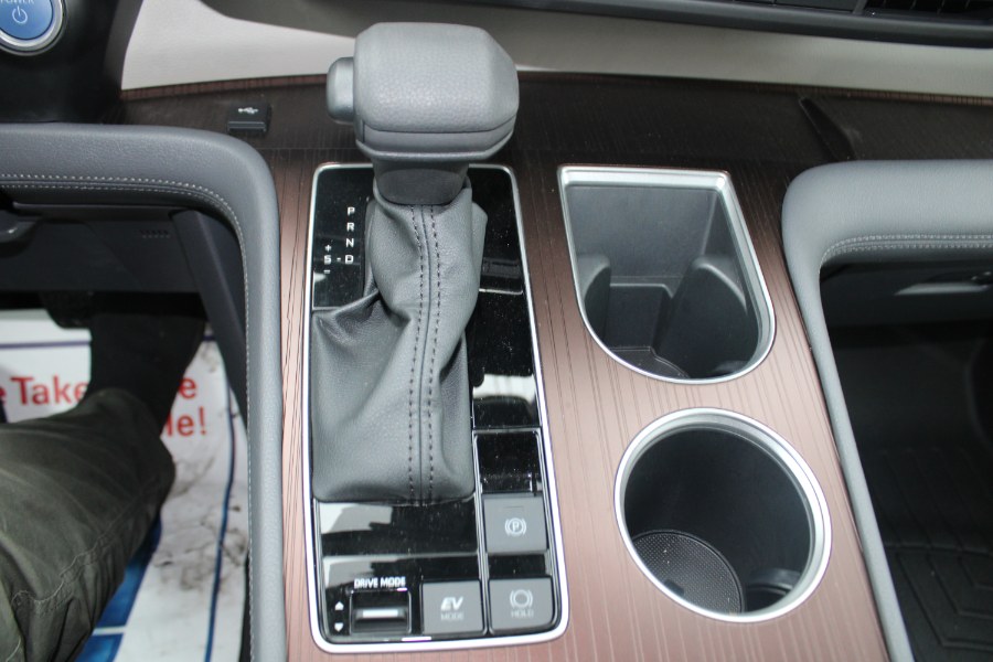 2023 Toyota Sienna LE FWD 8-Passenger (Natl), available for sale in BROOKLYN, New York | Deals on Wheels International Auto. BROOKLYN, New York 2023 Toyota Sienna LE FWD 8-Passenger (Natl), available for sale in BROOKLYN, New York | Deals on Wheels International Auto. BROOKLYN, New York