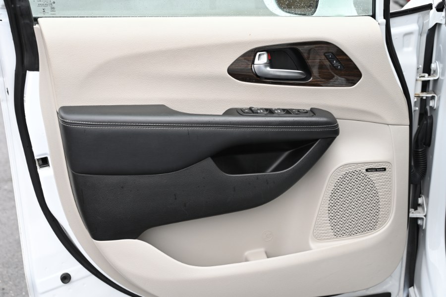 2022 Chrysler Pacifica Limited, available for sale in Waterbury, Connecticut | Highline Car Connection. Waterbury, Connecticut 2022 Chrysler Pacifica Limited, available for sale in Waterbury, Connecticut | Highline Car Connection. Waterbury, Connecticut