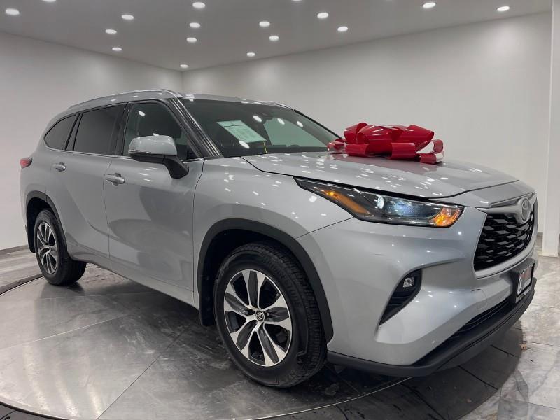 Used 2021 Toyota Highlande Awd in Maple Shade, New Jersey | Car Revolution. Maple Shade, New Jersey