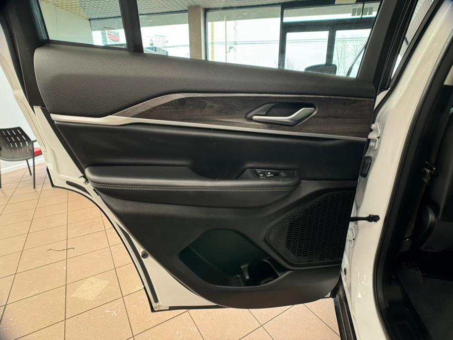 2023 Jeep Grand Cherokee Limited 4x4, available for sale in Massapequa Park, New York | Power Motors East. Massapequa Park, New York 2023 Jeep Grand Cherokee Limited 4x4, available for sale in Massapequa Park, New York | Power Motors East. Massapequa Park, New York
