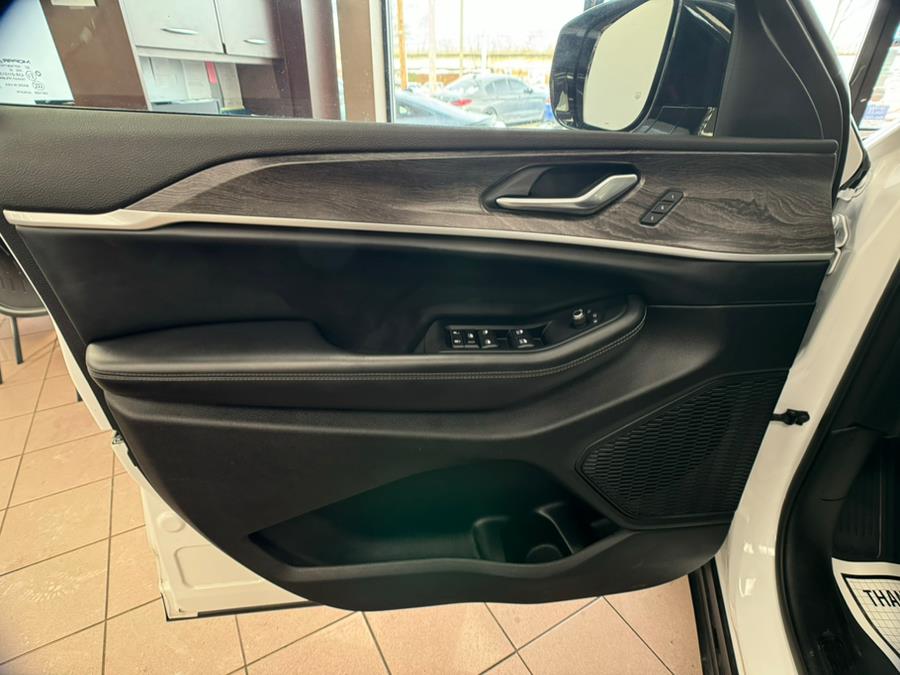 2023 Jeep Grand Cherokee Limited 4x4, available for sale in Massapequa Park, New York | Power Motors East. Massapequa Park, New York 2023 Jeep Grand Cherokee Limited 4x4, available for sale in Massapequa Park, New York | Power Motors East. Massapequa Park, New York
