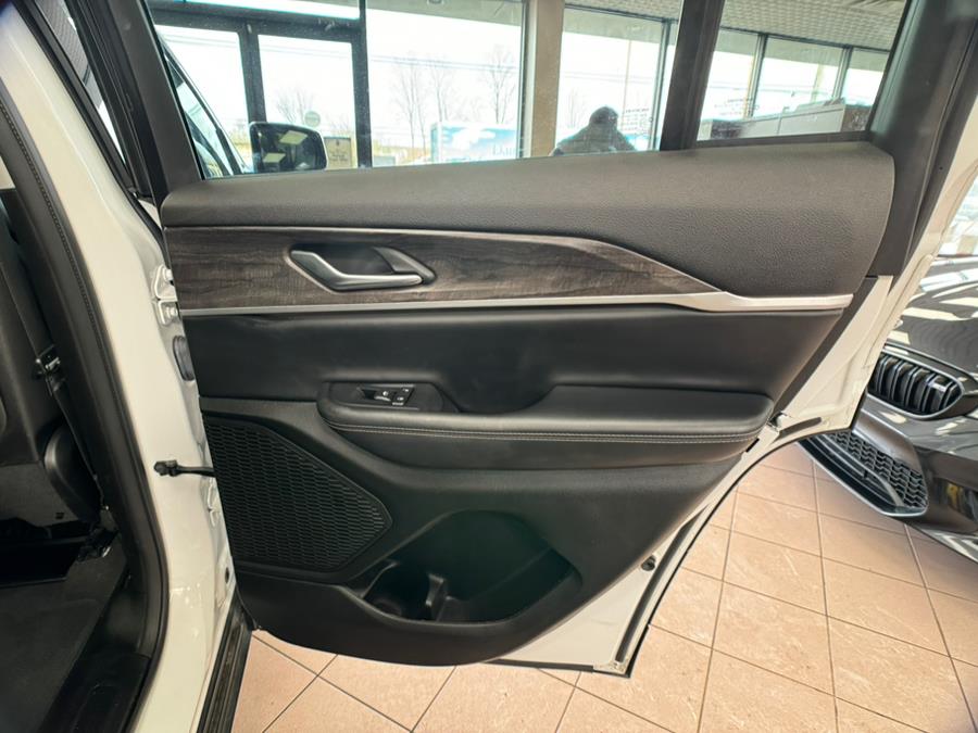 2023 Jeep Grand Cherokee Limited 4x4, available for sale in Massapequa Park, New York | Power Motors East. Massapequa Park, New York 2023 Jeep Grand Cherokee Limited 4x4, available for sale in Massapequa Park, New York | Power Motors East. Massapequa Park, New York