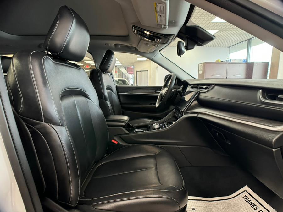 2023 Jeep Grand Cherokee Limited 4x4, available for sale in Massapequa Park, New York | Power Motors East. Massapequa Park, New York 2023 Jeep Grand Cherokee Limited 4x4, available for sale in Massapequa Park, New York | Power Motors East. Massapequa Park, New York