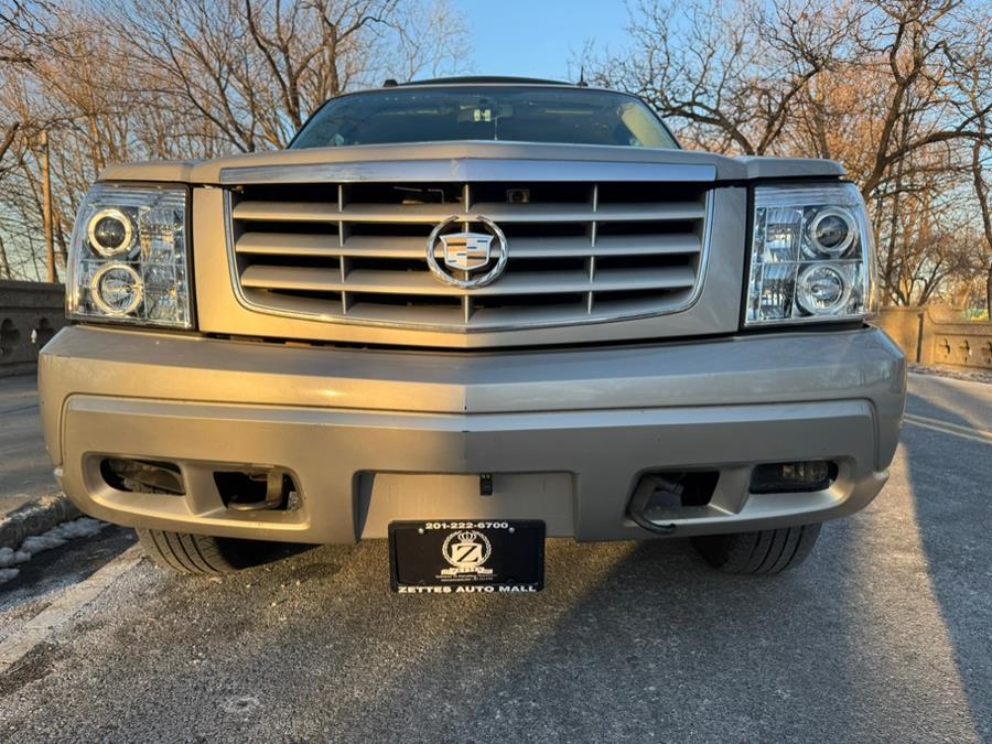 2004 Cadillac Escalade 4dr AWD, available for sale in Jersey City, New Jersey | Zettes Auto Mall. Jersey City, New Jersey 2004 Cadillac Escalade 4dr AWD, available for sale in Jersey City, New Jersey | Zettes Auto Mall. Jersey City, New Jersey