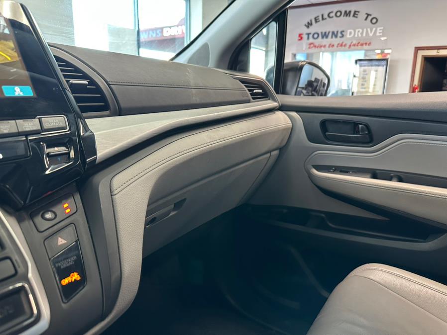 2019 Honda Odyssey EX-L w/Navi/RES Auto, available for sale in Inwood, New York | 5 Towns Drive. Inwood, New York 2019 Honda Odyssey EX-L w/Navi/RES Auto, available for sale in Inwood, New York | 5 Towns Drive. Inwood, New York