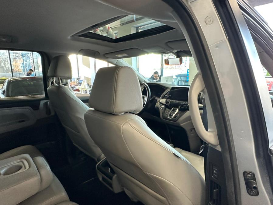 2019 Honda Odyssey EX-L w/Navi/RES Auto, available for sale in Inwood, New York | 5 Towns Drive. Inwood, New York 2019 Honda Odyssey EX-L w/Navi/RES Auto, available for sale in Inwood, New York | 5 Towns Drive. Inwood, New York