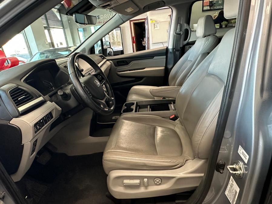 2019 Honda Odyssey EX-L w/Navi/RES Auto, available for sale in Inwood, New York | 5 Towns Drive. Inwood, New York 2019 Honda Odyssey EX-L w/Navi/RES Auto, available for sale in Inwood, New York | 5 Towns Drive. Inwood, New York