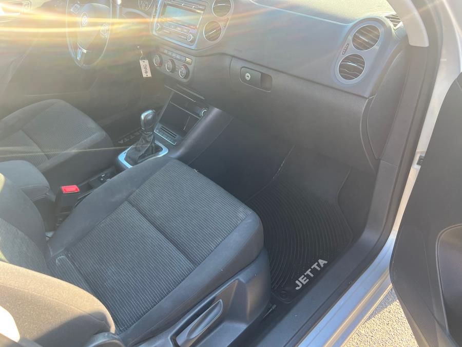 2014 Volkswagen Tiguan 2WD 4dr Auto SE, available for sale in Raynham, Massachusetts | J & A Auto Center. Raynham, Massachusetts 2014 Volkswagen Tiguan 2WD 4dr Auto SE, available for sale in Raynham, Massachusetts | J & A Auto Center. Raynham, Massachusetts