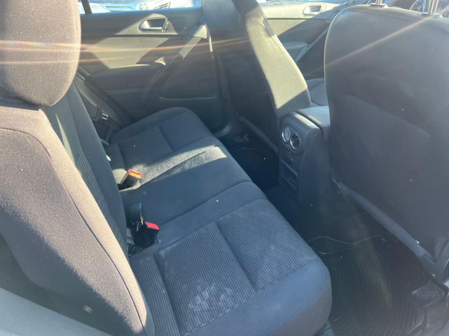 2014 Volkswagen Tiguan 2WD 4dr Auto SE, available for sale in Raynham, Massachusetts | J & A Auto Center. Raynham, Massachusetts 2014 Volkswagen Tiguan 2WD 4dr Auto SE, available for sale in Raynham, Massachusetts | J & A Auto Center. Raynham, Massachusetts