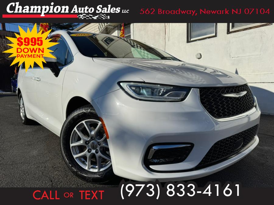 2023 Chrysler Pacifica Touring L FWD, available for sale in Newark, New Jersey | Champion Auto Sales. Newark, New Jersey