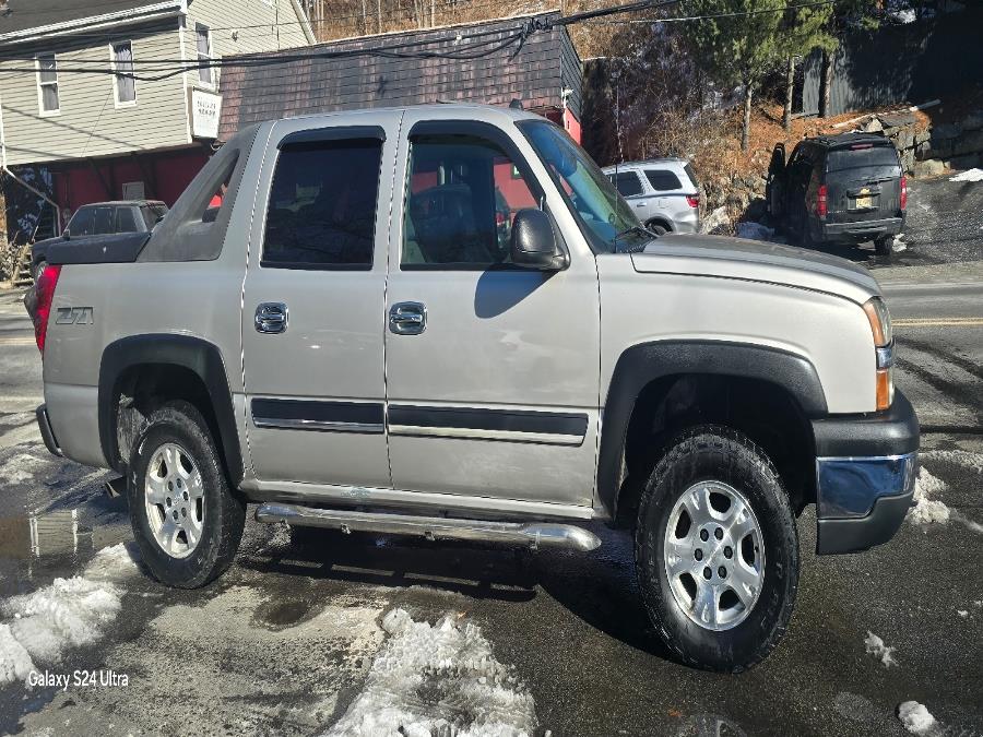 2004 Chevrolet Avalanche 1500 5dr Crew Cab 130" WB 4WD Z71, available for sale in Bloomingdale, New Jersey | Bloomingdale Auto Group. Bloomingdale, New Jersey 2004 Chevrolet Avalanche 1500 5dr Crew Cab 130" WB 4WD Z71, available for sale in Bloomingdale, New Jersey | Bloomingdale Auto Group. Bloomingdale, New Jersey