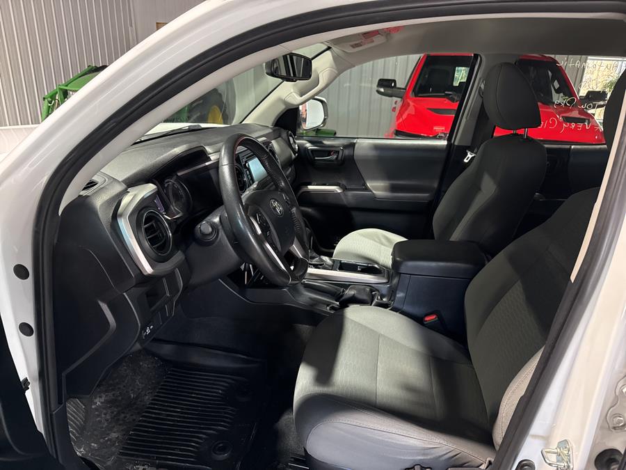 2017 Toyota Tacoma SR5 Double Cab 5'' Bed V6 4x4 AT (Natl), available for sale in Pittsfield, Maine | Maine Central Motors. Pittsfield, Maine 2017 Toyota Tacoma SR5 Double Cab 5'' Bed V6 4x4 AT (Natl), available for sale in Pittsfield, Maine | Maine Central Motors. Pittsfield, Maine