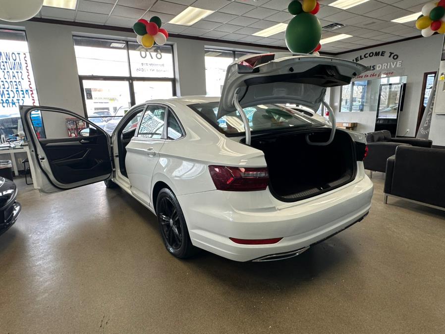 2021 Volkswagen Jetta R-Line Auto, available for sale in Inwood, New York | 5 Towns Drive. Inwood, New York 2021 Volkswagen Jetta R-Line Auto, available for sale in Inwood, New York | 5 Towns Drive. Inwood, New York