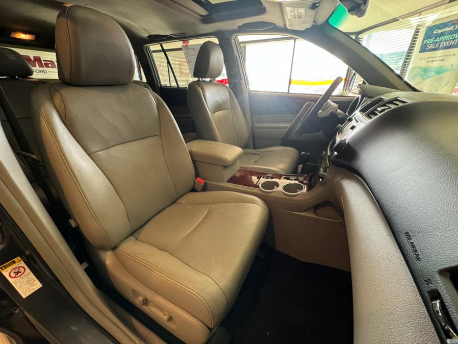 2013 Toyota Highlander FWD 4dr V6 Limited (Natl), available for sale in West Hartford, Connecticut | AutoMax. West Hartford, Connecticut 2013 Toyota Highlander FWD 4dr V6 Limited (Natl), available for sale in West Hartford, Connecticut | AutoMax. West Hartford, Connecticut