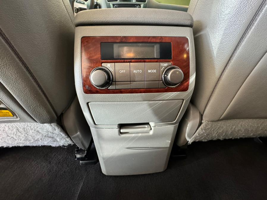 2013 Toyota Highlander FWD 4dr V6 Limited (Natl), available for sale in West Hartford, Connecticut | AutoMax. West Hartford, Connecticut 2013 Toyota Highlander FWD 4dr V6 Limited (Natl), available for sale in West Hartford, Connecticut | AutoMax. West Hartford, Connecticut