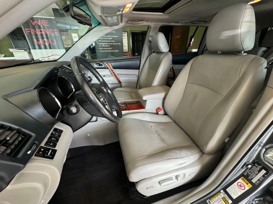 2013 Toyota Highlander FWD 4dr V6 Limited (Natl), available for sale in West Hartford, Connecticut | AutoMax. West Hartford, Connecticut 2013 Toyota Highlander FWD 4dr V6 Limited (Natl), available for sale in West Hartford, Connecticut | AutoMax. West Hartford, Connecticut