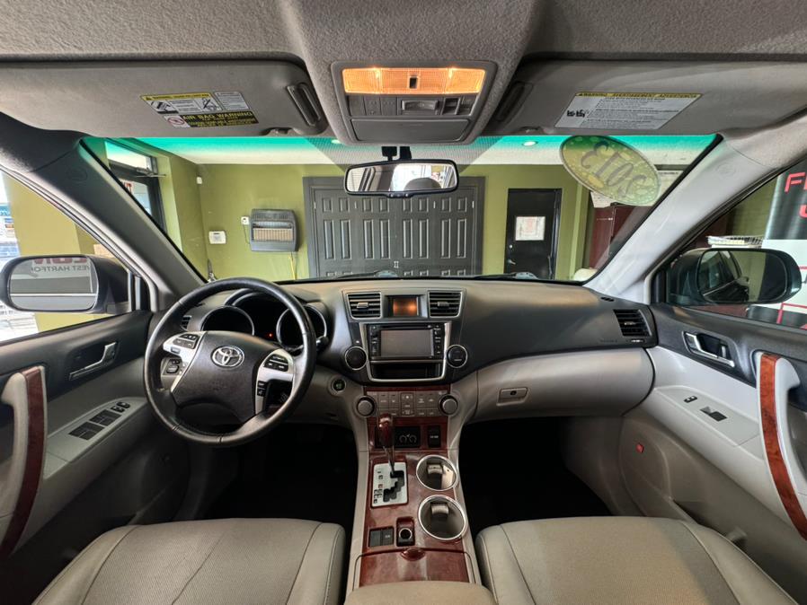 2013 Toyota Highlander FWD 4dr V6 Limited (Natl), available for sale in West Hartford, Connecticut | AutoMax. West Hartford, Connecticut 2013 Toyota Highlander FWD 4dr V6 Limited (Natl), available for sale in West Hartford, Connecticut | AutoMax. West Hartford, Connecticut