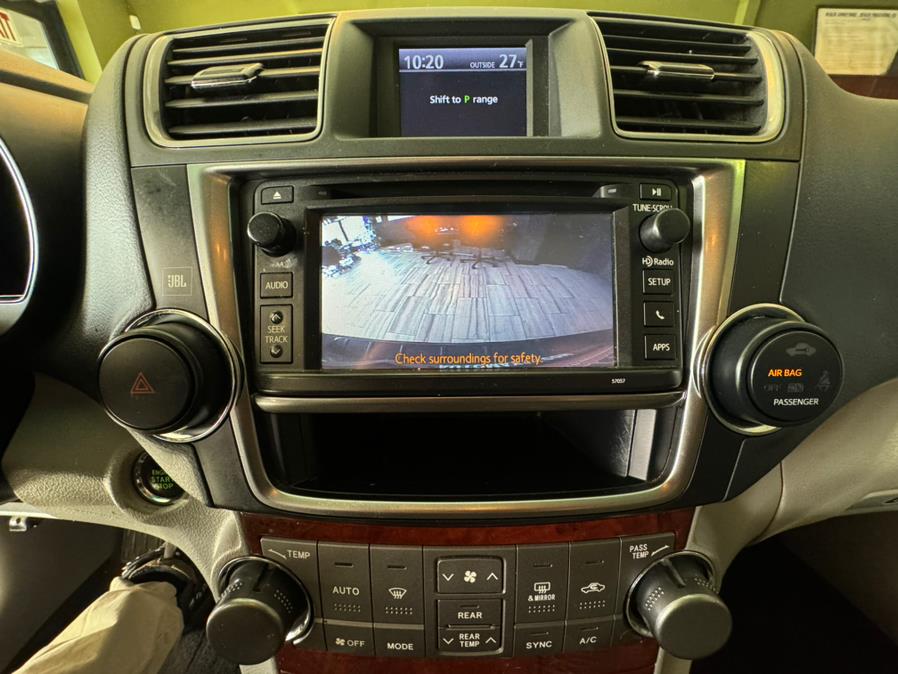 2013 Toyota Highlander FWD 4dr V6 Limited (Natl), available for sale in West Hartford, Connecticut | AutoMax. West Hartford, Connecticut 2013 Toyota Highlander FWD 4dr V6 Limited (Natl), available for sale in West Hartford, Connecticut | AutoMax. West Hartford, Connecticut