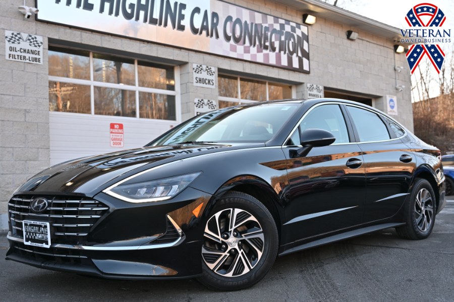 Used 2022 Hyundai Sonata Hybrid in Waterbury, Connecticut | Highline Car Connection. Waterbury, Connecticut