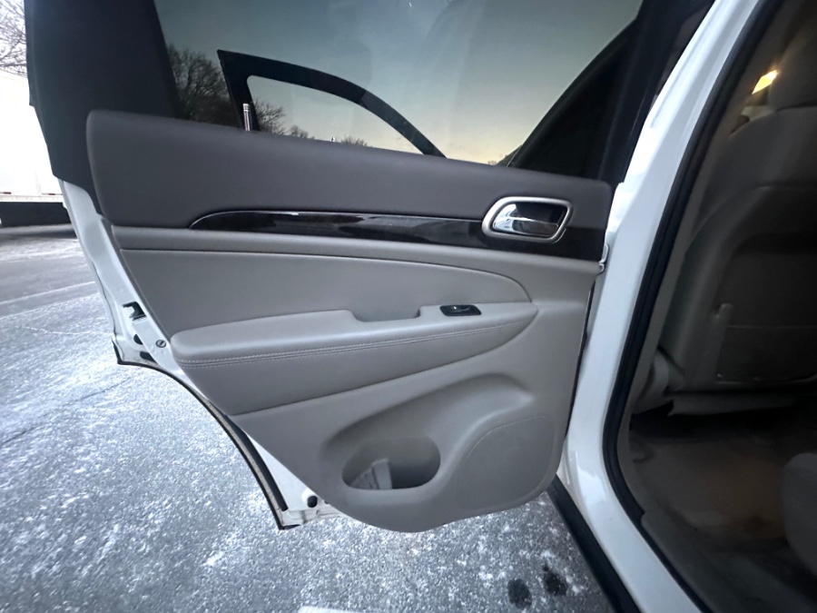 2012 Jeep Grand Cherokee 4WD 4dr Laredo Sport, available for sale in White Plains, New York | Island auto wholesale. White Plains, New York 2012 Jeep Grand Cherokee 4WD 4dr Laredo Sport, available for sale in White Plains, New York | Island auto wholesale. White Plains, New York
