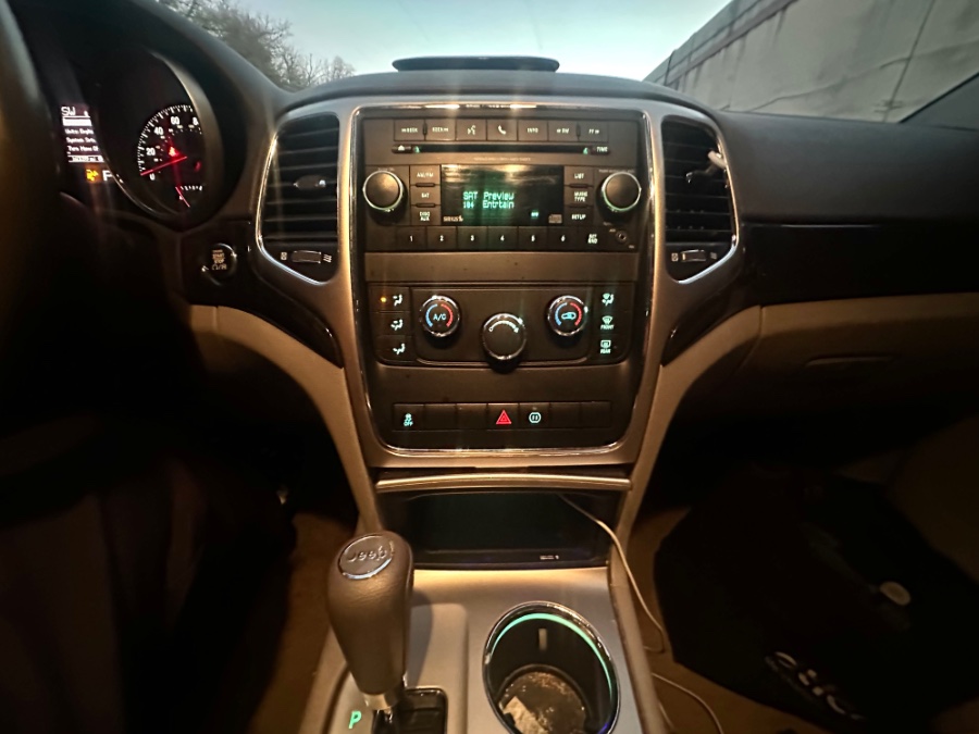 2012 Jeep Grand Cherokee 4WD 4dr Laredo Sport, available for sale in White Plains, New York | Island auto wholesale. White Plains, New York 2012 Jeep Grand Cherokee 4WD 4dr Laredo Sport, available for sale in White Plains, New York | Island auto wholesale. White Plains, New York