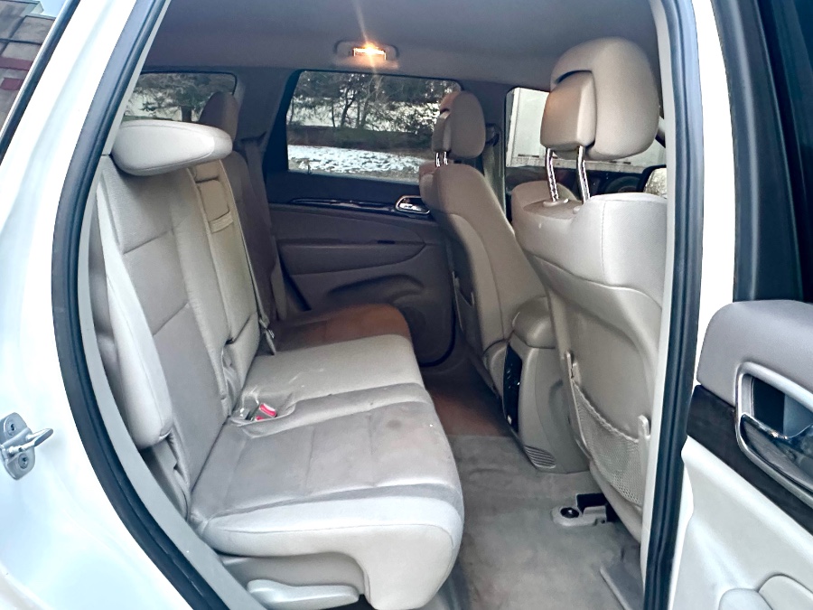 2012 Jeep Grand Cherokee 4WD 4dr Laredo Sport, available for sale in White Plains, New York | Island auto wholesale. White Plains, New York 2012 Jeep Grand Cherokee 4WD 4dr Laredo Sport, available for sale in White Plains, New York | Island auto wholesale. White Plains, New York