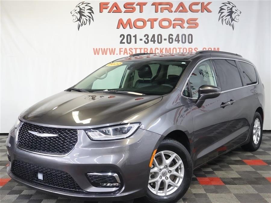 2022 Chrysler Pacifica TOURING L, available for sale in Paterson, New Jersey | Fast Track Motors. Paterson, New Jersey