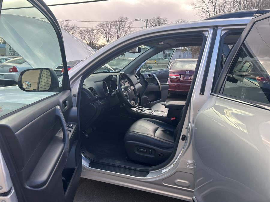 2013 Toyota Highlander 4WD 4dr V6 SE (Natl), available for sale in South Windsor , Connecticut | Ful-line Auto LLC. South Windsor , Connecticut 2013 Toyota Highlander 4WD 4dr V6 SE (Natl), available for sale in South Windsor , Connecticut | Ful-line Auto LLC. South Windsor , Connecticut
