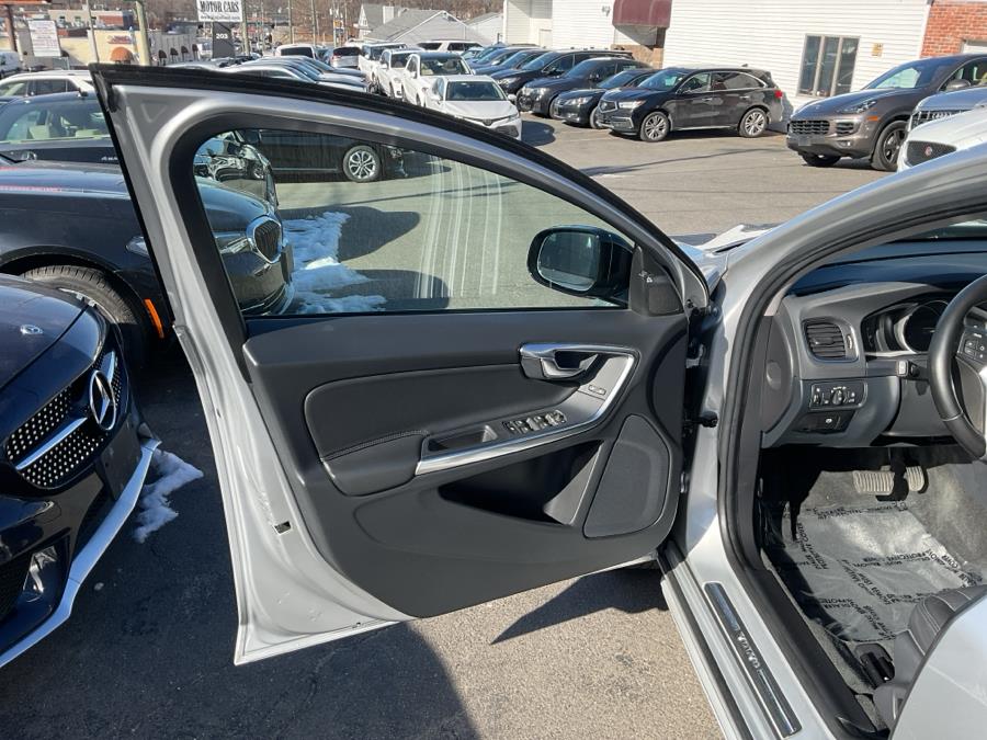 2018 Volvo V60 Cross Country T5 AWD, available for sale in Waterbury, Connecticut | Jim Juliani Motors. Waterbury, Connecticut 2018 Volvo V60 Cross Country T5 AWD, available for sale in Waterbury, Connecticut | Jim Juliani Motors. Waterbury, Connecticut