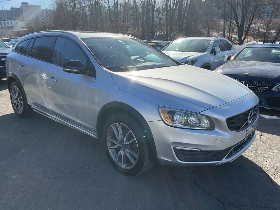 Used 2018 Volvo V60 Cross Country in Waterbury, Connecticut | Jim Juliani Motors. Waterbury, Connecticut