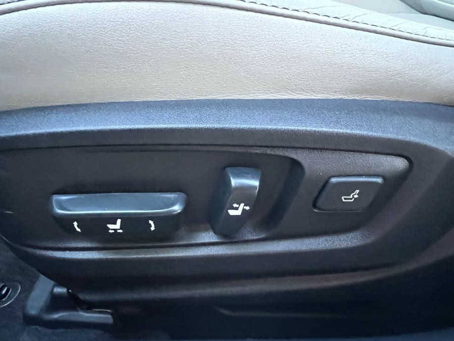 2014 Lexus ES 350 4dr Sdn, available for sale in Bristol, Connecticut | Bristol Auto Center LLC. Bristol, Connecticut 2014 Lexus ES 350 4dr Sdn, available for sale in Bristol, Connecticut | Bristol Auto Center LLC. Bristol, Connecticut