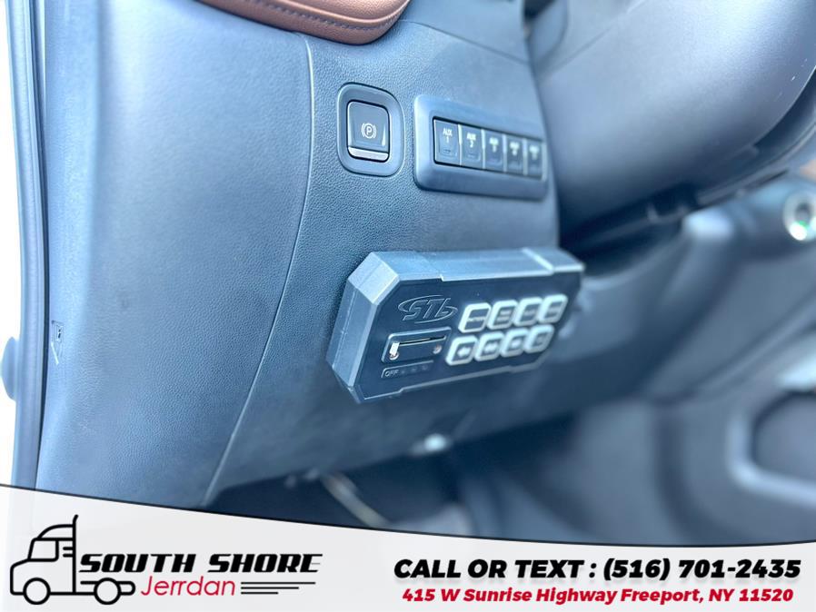 2022 Chevrolet Silverado 3500HD Wrecker Wrecker Crew Cab 172" High Country, available for sale in Freeport, New York | South Shore Jerrdan. Freeport, New York 2022 Chevrolet Silverado 3500HD Wrecker Wrecker Crew Cab 172" High Country, available for sale in Freeport, New York | South Shore Jerrdan. Freeport, New York