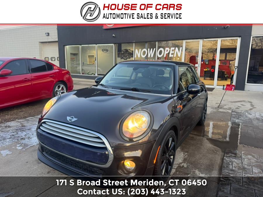 Used 2015 MINI Cooper Hardtop in Meriden, Connecticut | House of Cars CT. Meriden, Connecticut