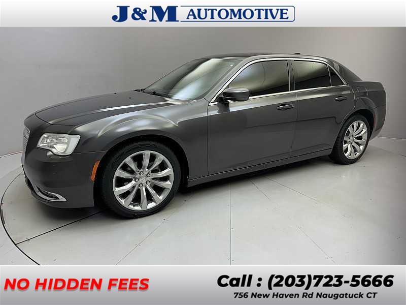 Used 2019 Chrysler 300 in Naugatuck, Connecticut | J&M Automotive Sls&Svc LLC. Naugatuck, Connecticut