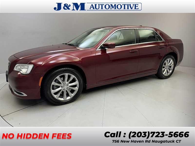 Used 2018 Chrysler 300 in Naugatuck, Connecticut | J&M Automotive Sls&Svc LLC. Naugatuck, Connecticut