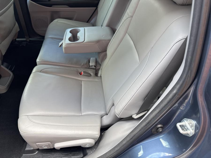 2016 Toyota Highlander AWD 4dr V6 XLE, available for sale in Waterbury, Connecticut | National Auto Brokers, Inc.. Waterbury, Connecticut 2016 Toyota Highlander AWD 4dr V6 XLE, available for sale in Waterbury, Connecticut | National Auto Brokers, Inc.. Waterbury, Connecticut