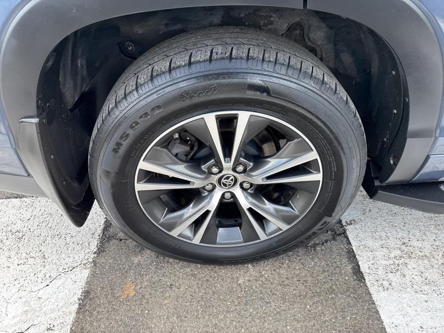 2016 Toyota Highlander AWD 4dr V6 XLE, available for sale in Waterbury, Connecticut | National Auto Brokers, Inc.. Waterbury, Connecticut 2016 Toyota Highlander AWD 4dr V6 XLE, available for sale in Waterbury, Connecticut | National Auto Brokers, Inc.. Waterbury, Connecticut