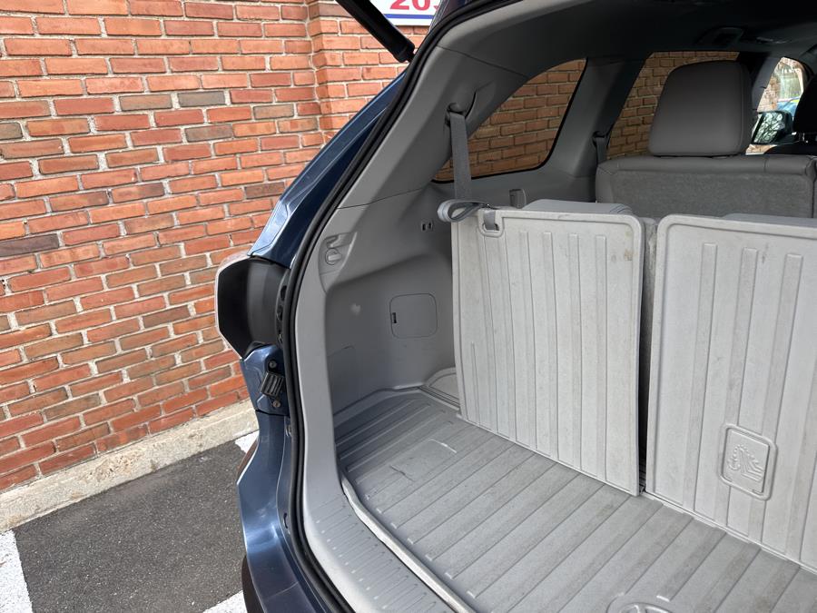 2016 Toyota Highlander AWD 4dr V6 XLE, available for sale in Waterbury, Connecticut | National Auto Brokers, Inc.. Waterbury, Connecticut 2016 Toyota Highlander AWD 4dr V6 XLE, available for sale in Waterbury, Connecticut | National Auto Brokers, Inc.. Waterbury, Connecticut