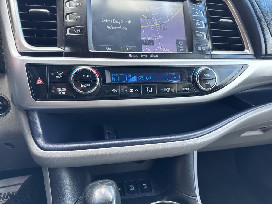 2016 Toyota Highlander AWD 4dr V6 XLE, available for sale in Waterbury, Connecticut | National Auto Brokers, Inc.. Waterbury, Connecticut 2016 Toyota Highlander AWD 4dr V6 XLE, available for sale in Waterbury, Connecticut | National Auto Brokers, Inc.. Waterbury, Connecticut