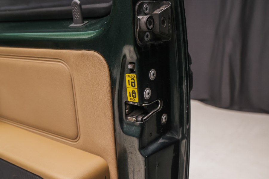 2000 Land Rover Discovery Series II 4dr Wgn w/Leather, available for sale in North Salem, New York | Meccanic Shop North Inc. North Salem, New York 2000 Land Rover Discovery Series II 4dr Wgn w/Leather, available for sale in North Salem, New York | Meccanic Shop North Inc. North Salem, New York