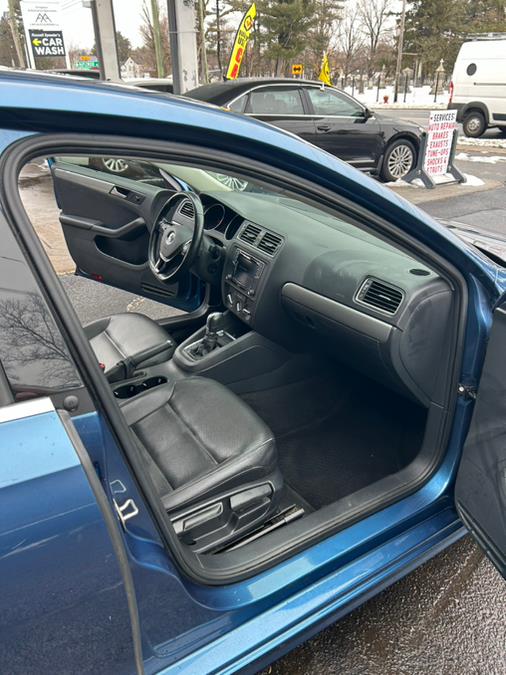 2017 Volkswagen Jetta 1.4T SE Auto, available for sale in Bloomfield, Connecticut | AXA Car Sales and Repair LLC. Bloomfield, Connecticut 2017 Volkswagen Jetta 1.4T SE Auto, available for sale in Bloomfield, Connecticut | AXA Car Sales and Repair LLC. Bloomfield, Connecticut
