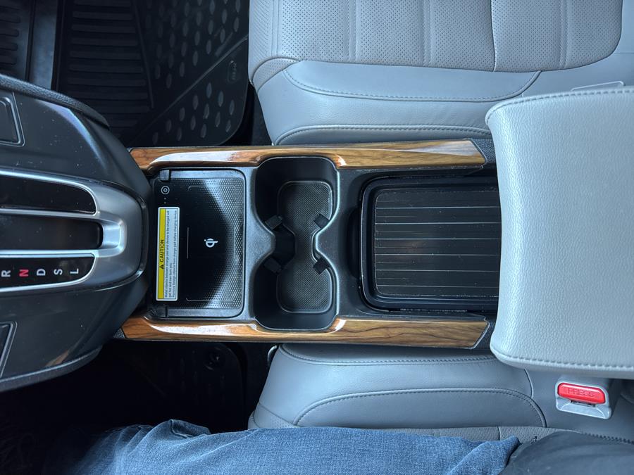 2022 Honda CR-V Touring AWD, available for sale in Waterbury, Connecticut | National Auto Brokers, Inc.. Waterbury, Connecticut 2022 Honda CR-V Touring AWD, available for sale in Waterbury, Connecticut | National Auto Brokers, Inc.. Waterbury, Connecticut